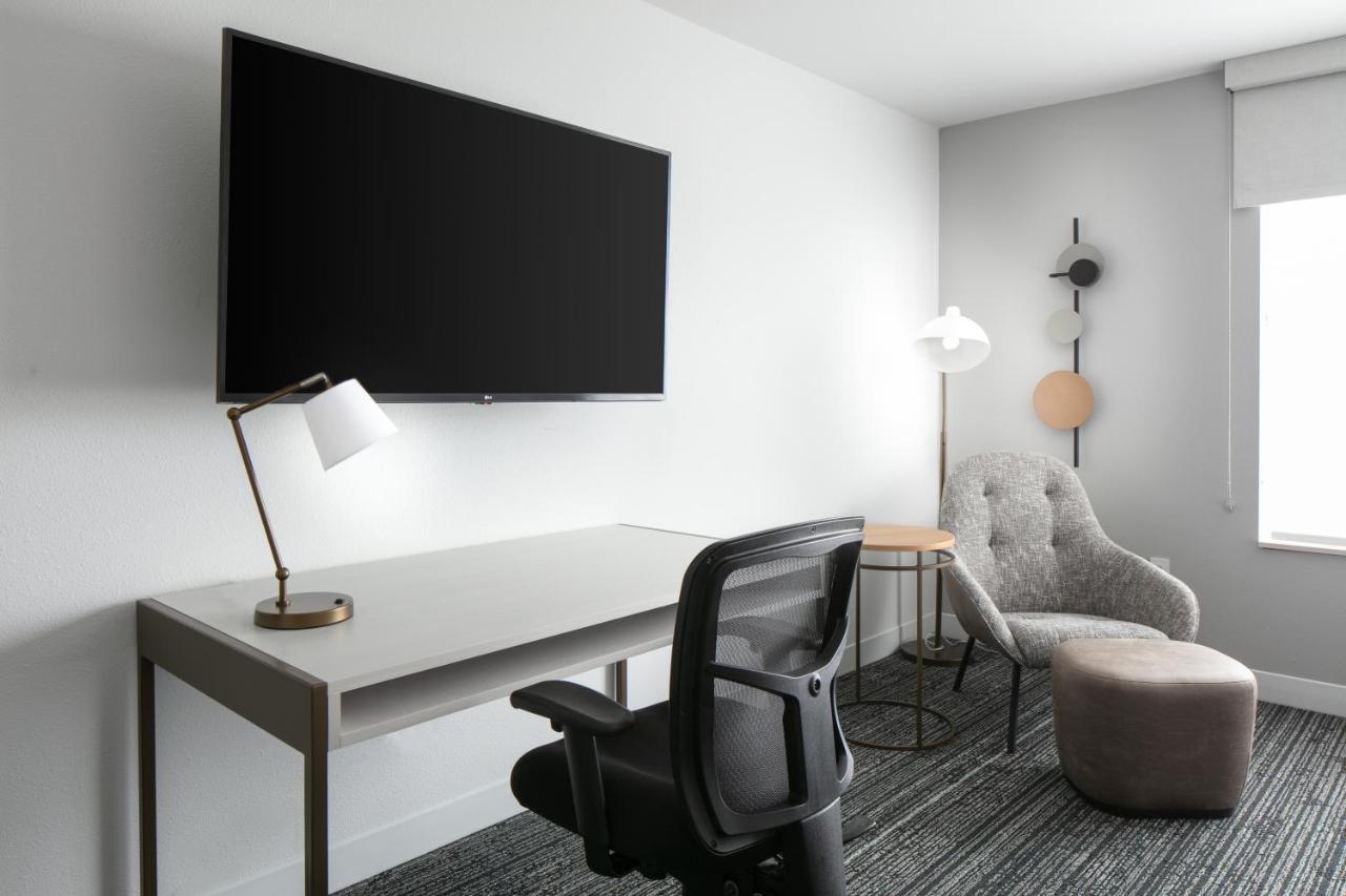 Towneplace Suites By Marriott Oshkosh Esterno foto