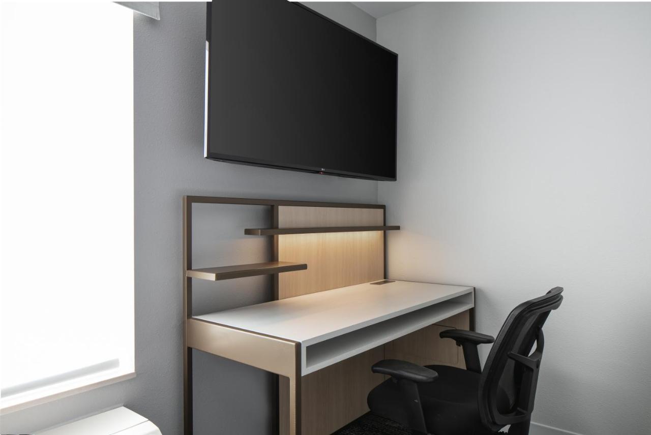 Towneplace Suites By Marriott Oshkosh Esterno foto