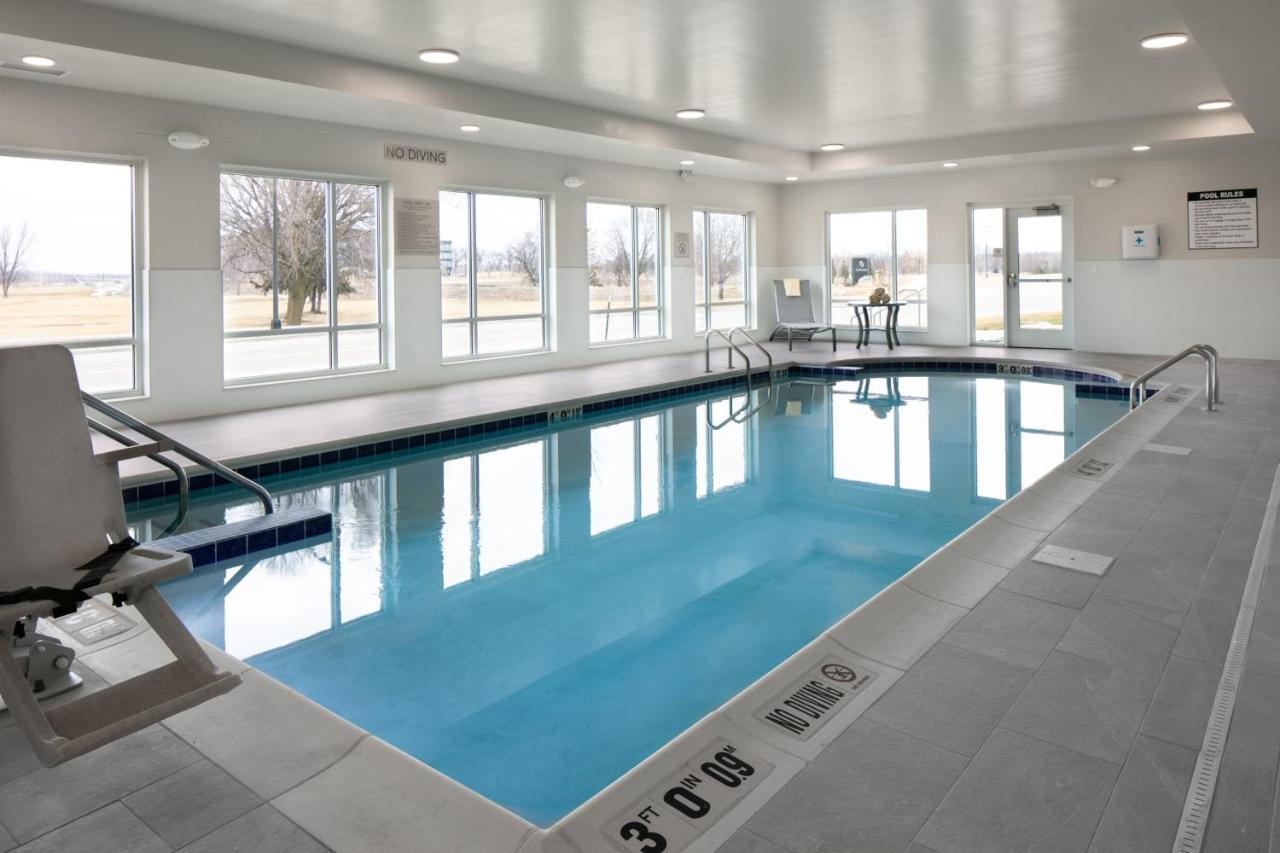 Towneplace Suites By Marriott Oshkosh Esterno foto