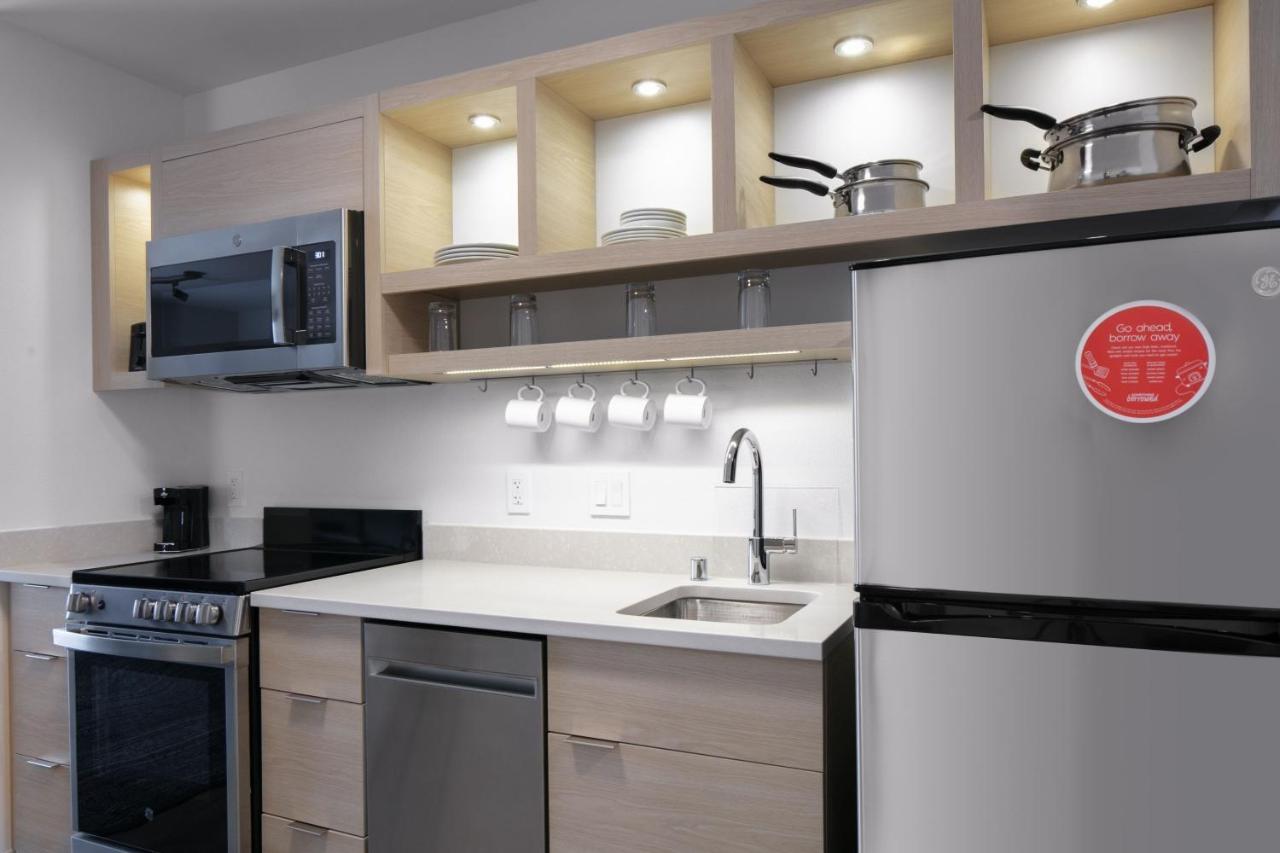 Towneplace Suites By Marriott Oshkosh Esterno foto