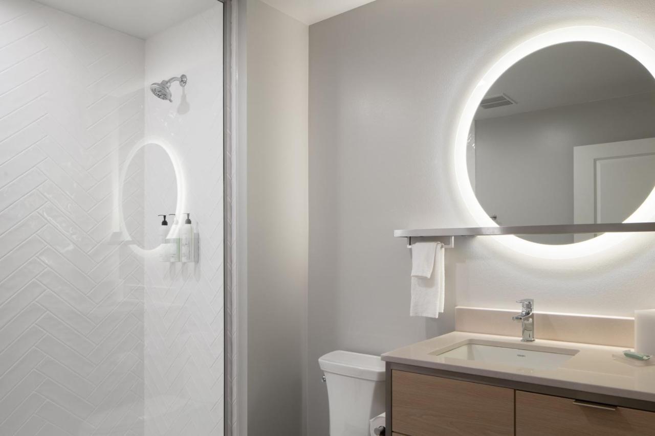 Towneplace Suites By Marriott Oshkosh Esterno foto