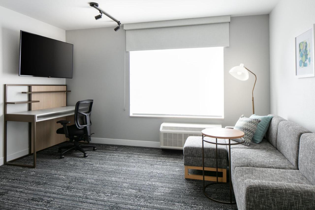 Towneplace Suites By Marriott Oshkosh Esterno foto